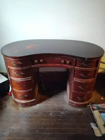 Antic dresser
