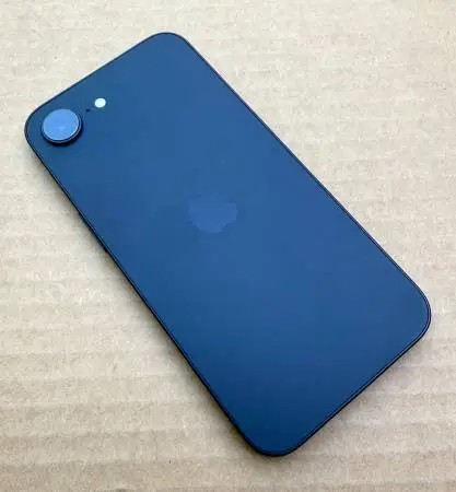 Apple iPhone 16e (128 GB) Black - Like New