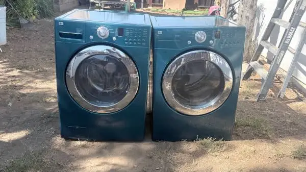 LG WASHER AND GAS DRYER SET