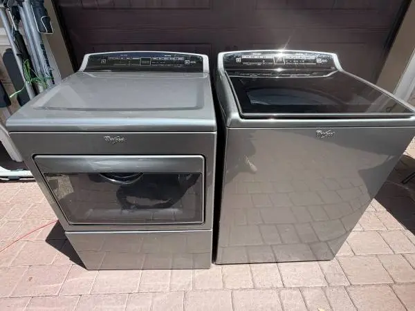 BRAND NEW CONDITION WHIRLPOOL WASHER DRYER