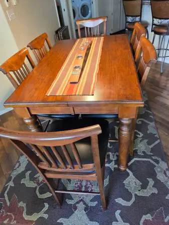 Dining table & 6 chairs