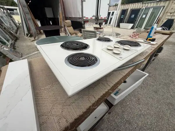 36W White GE Cooktop Built In Model # JP626CFCC Used Good Condition