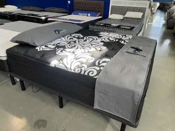 Queen Mattress Clearance 30%-70% savings. Name Brands going fast!