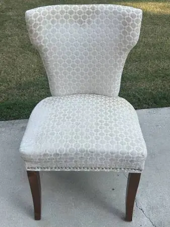 DECORATIVE CHAIR