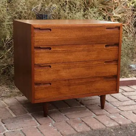 Excellent condition Vintage teak Danish Modern MCM Beautiful Dresser