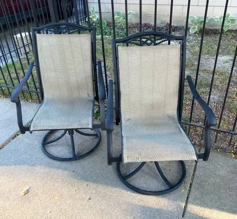 Set of 2 metal outside chairs