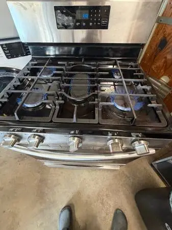 Gas stove