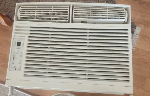 FRIGIDARE 8,000 BTU WINDOW AC UNIT