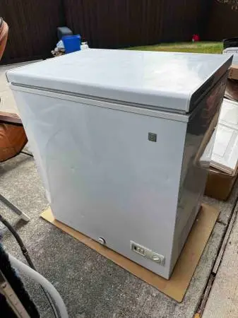 GE 5.0 Cu. Ft. Manual Defrost Chest Freezer