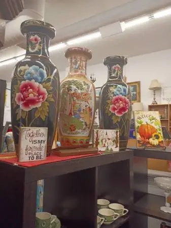 Furniture/Decor/Clothes/Tools/Signs/Artwork/Tonkas/Knives/Cast Iron