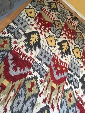 Beautiful 7’10” x 11’ large area rug 100% full wool all natural