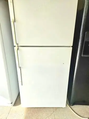 GE fridge freezer on top plugged up working read ad FCFS