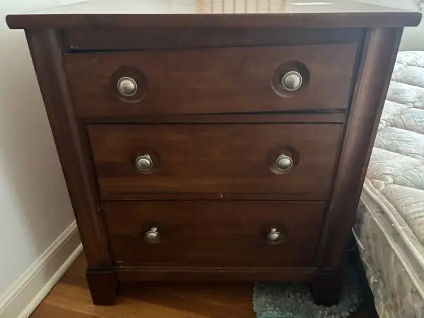 wooden dresser 3 drawers perfect size for any where