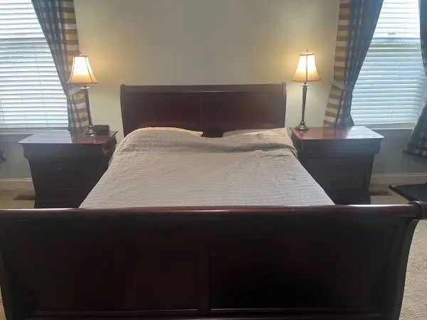 5 piece bedroom furniture set (sleigh bed)