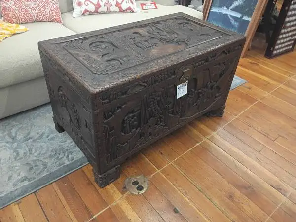 Beautiful Antique Chinese Carved Chest w/Wood Slatted Tray Inside