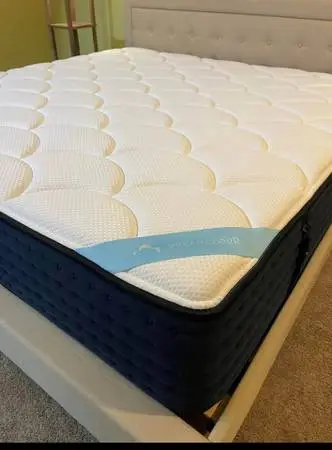 DreamCloud Premier Mattress — King — Like New
