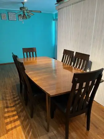 Dining room table and 6 chairs