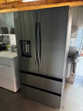 SAMSUNG STAINLESS STEEL FRENCH DOOR REFRIGERATOR