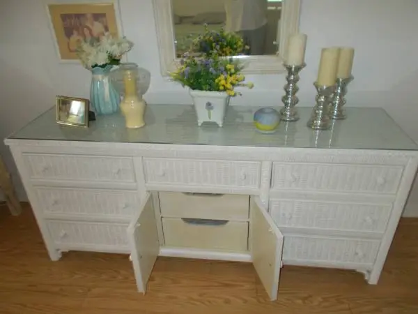 Henry Link Furniture Ladies Bedroom dresser/ desk,hutch