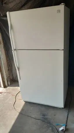 Kenmore 21 ft refrigerator with ice maker