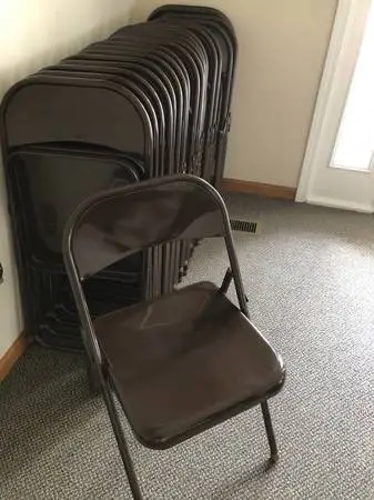 40 Metal Folding Chairs - Brown