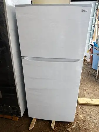 NEW White LG 20.2 Cu Ft Refrigerator – Never Used / Still Wrapped