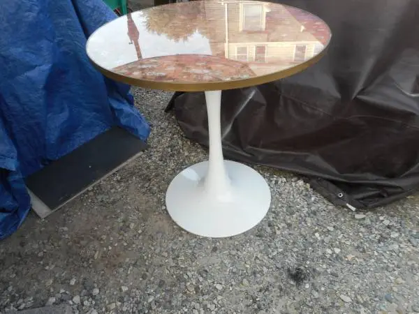 Contemporary Kitchen Table Single Pedistal