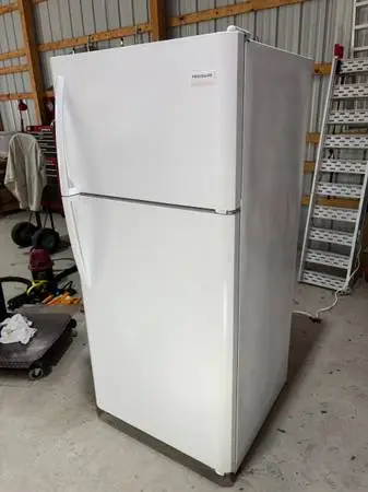 FIDGEDAIRE 18 FT REFRIDGERATOR