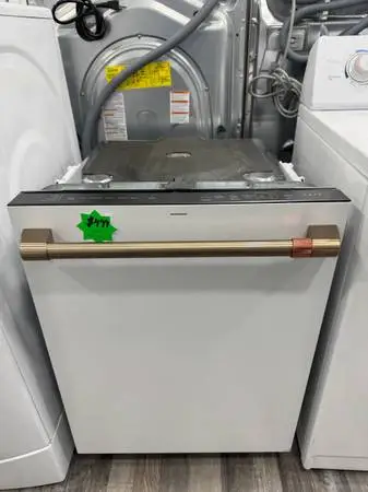 GE Cafè 24”W Built In High Efficiency Dishwasher With Excellent Condition