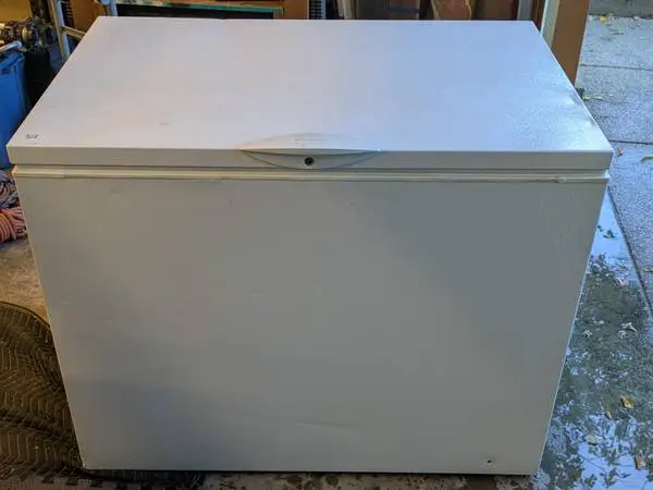 14.8 cu ft Frigidaire chest freezer