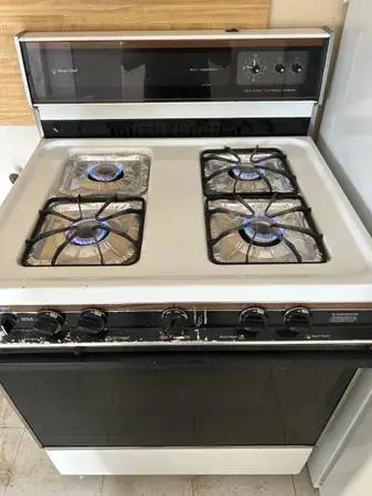 Magic Chef gas stove 30 inch everything works !