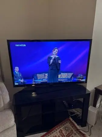 Smart tv with3- tier tv stand
