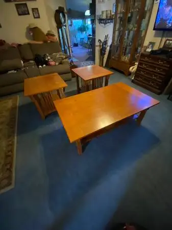 Mission style coffee table set ( R C WILLEYS ) - (North Boise)