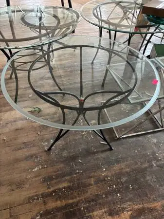 Gorgeous Glass Top/Metal Base Outdoor Table (40” Dia/ 29” Tall)