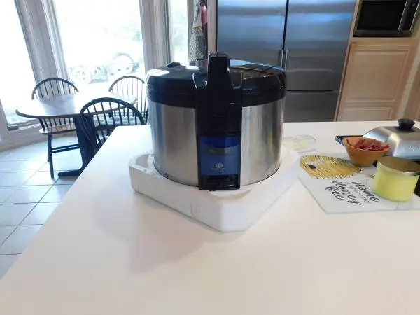 Sunpentown SC-1626 Industrial 26 Cup Rice Cooker