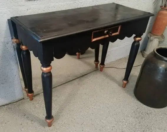 cool cute table with drawer