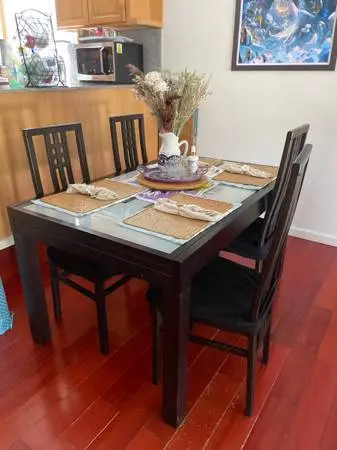 Beautiful black dining table with glass + 4 chairs