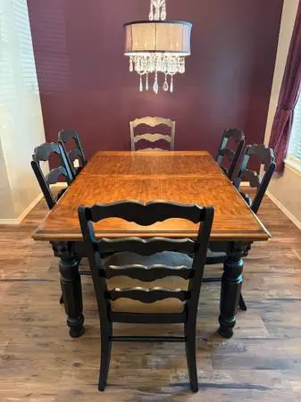Dining Table with 8 Chairs and Leaf