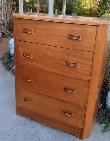 MID-CENTURY MODERN DRESSER