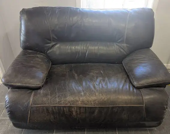 Leather couch/sofabed