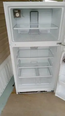 FRIDGE/FREEZER GLASS SHELVES 21cuft. MAKE OFFER