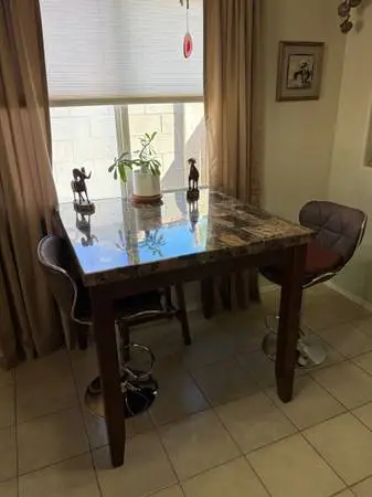 Kitchen table and 2 stools