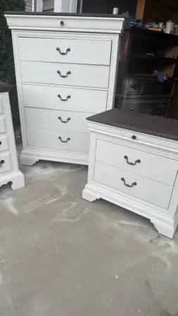 BEAUTIFUL Chest & Nightstand Dresser Set