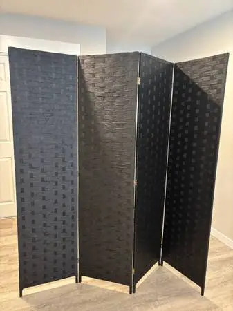 4-Panel Folding Room Divider / Privacy Screen - Great Condition!