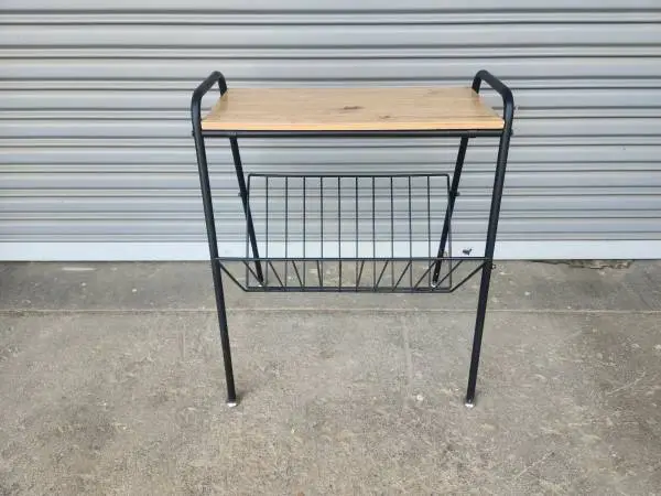 netal and wood Magazie Rack