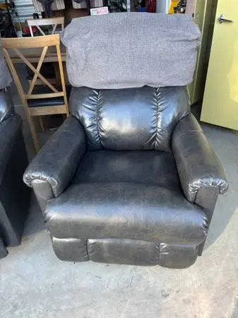 LAZYBOY  RECLINERS