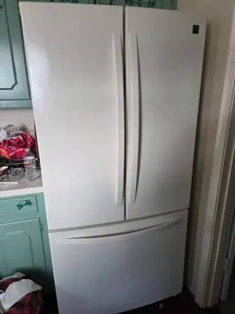 Refrigerator with ice maker DELIVERY TONIGHT