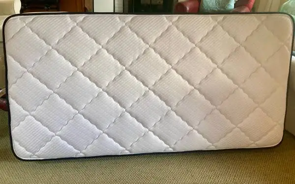 TWIN XL MATTRESS - Barely used