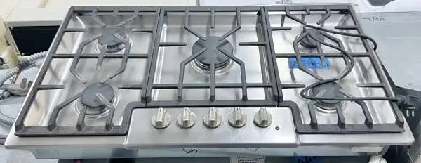 36 Inch Bosch 800 Series  Gas Cooktop 5 Sealed Burners Stainless Steel