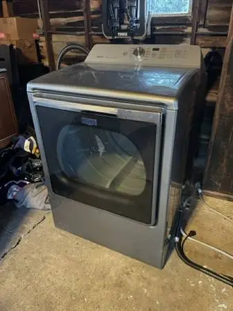 Electric dryer (+ broken but fixable washer)
